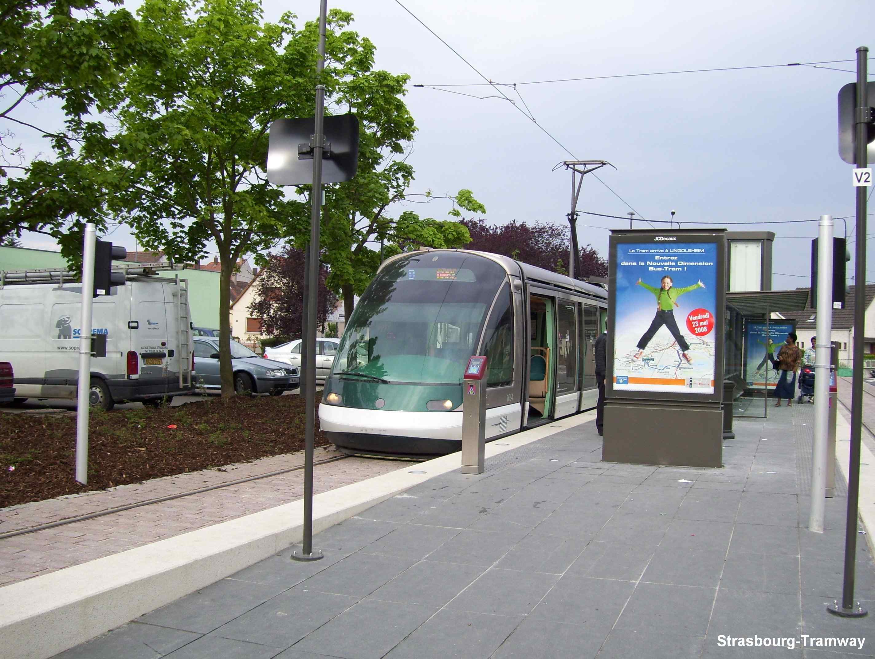 L'Eurotram n 1064 en attente de dpart.